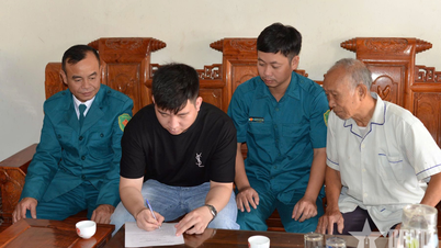 Setki młodych ludzi z plemienia Ha Tinh zgłaszają się na ochotnika do wojska