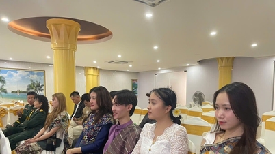 লাও পিডিআর-এর জাতীয় দিবসের ৫০তম বার্ষিকী উপলক্ষে লাও শিক্ষার্থীদের সাথে সাক্ষাৎ