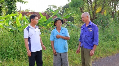 ប្រជាជនកិត្យានុភាពរបស់ អ៊ា វឺរ បំភ្លឺភ្លើងនៃសាមគ្គីភាព និងរក្សាសន្តិសុខភូមិ។