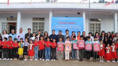 “เสื้อผ้ากันหนาวสำหรับแม่และเด็ก - การแบ่งปันและร่วมเดินทางกับสมาชิกสมาคมสตรี”