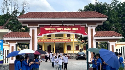 טהאן הואה מזהה "צווארי בקבוק", משכלל מוסדות לפריצות דרך חינוכיות