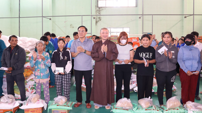 洪水被災地の人々に1,000以上の贈り物を贈呈