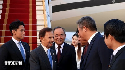 Sultanul din Brunei începe o vizită oficială în Vietnam.