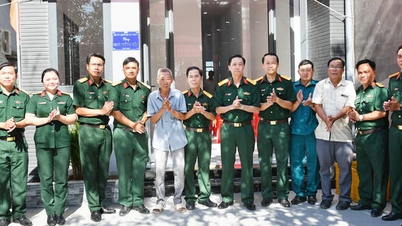 Handing over the Comrades' house, on the occasion of the 80th anniversary of the tradition of the Military Region's armed forces