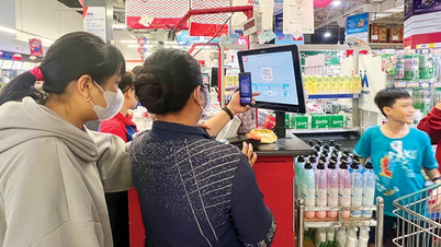 Retailers actively transform digitally