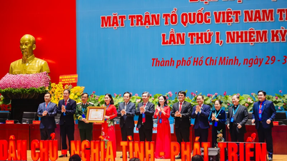 Encerramento do 1º Congresso da Frente da Pátria Vietnamita na cidade de Ho Chi Minh