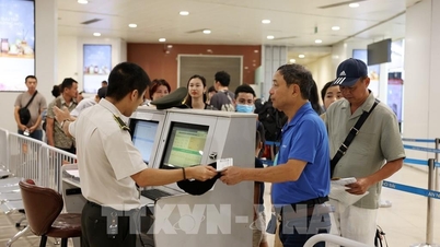 Check-in at the counter only for guests with checked baggage and especially at the airport