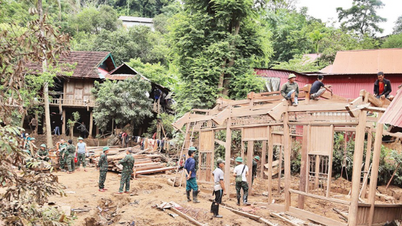 Прем'єр-міністр розпочинає кампанію «Куанг Чунг» для швидкої відбудови та ремонту будинків, пошкоджених стихійними лихами в Центральному регіоні
