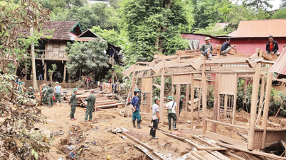 وزیر اعظم کا ٹیلی گرام وسطی علاقے میں قدرتی آفات سے تباہ شدہ مکانات کی تیزی سے تعمیر نو اور مرمت کے لیے "کوانگ ٹرنگ مہم" کا آغاز کر رہا ہے