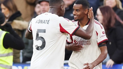 پریمیئر لیگ: اساک چمکتا ہے، لیورپول نے ویسٹ ہیم کے خلاف 2-0 سے جیت لی