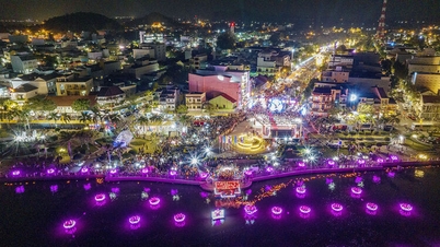 Musim bunga telah mengetuk pintu bandar pantai Ha Tien
