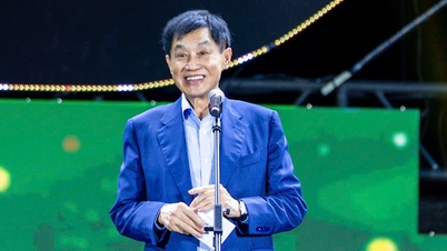 Jonathan Hanh Nguyen, kızının düğün parasından Orta Vietnam'daki sel felaketinden etkilenen insanlara yardım etmek için 6 milyar dolar bağışladı.