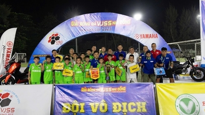 Футбольная команда TH Nguyen Van Luong «доминирует» над чемпионами A на Кубке Yamaha Cup 2025.