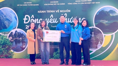 O Gabinete do Ministério das Finanças oferece presentes e bolsas de estudo aos estudantes.