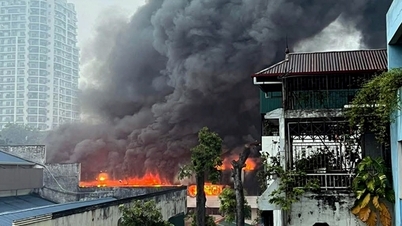 En kraftig brand utbröt i ett bryggeri tidigt på måndagsmorgonen.