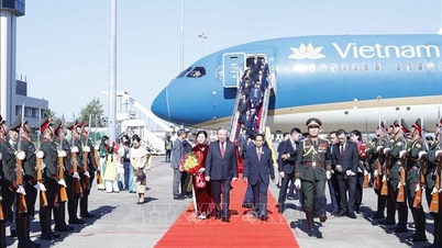 토 람 사무총장과 그의 부인이 라오스 국빈 방문을 위해 비엔티안에 도착했습니다.