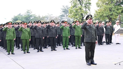 Die Provinzpolizei lobte Kollektive und Einzelpersonen für ihre herausragenden Leistungen beim Studium und der Befolgung der Ideologie, Moral und Lebensweise Ho Chi Minhs.
