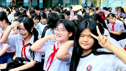 क्या हो ची मिन्ह सिटी को माता-पिता द्वारा अपने बच्चों को देर से लेने पर 12,000 VND/घंटा शुल्क लेना चाहिए?