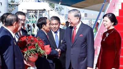 Генеральный секретарь То Лам и его супруга прибывают во Вьентьян, начиная государственный визит в Лаос.