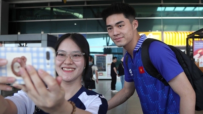 ທີມຊາດ U22 ຫວຽດນາມ ອອກເດີນທາງໄປ ໄທ ເພື່ອເຂົ້າຮ່ວມງານມະຫາກຳກິລາຊີເກມ ຄັ້ງທີ 33