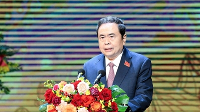 انتشارات ملی سیاسی بر نقش پیشگامانه خود در جبهه ایدئولوژیک و نظری تأکید می‌کند.