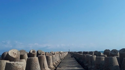 Bờ kè Khánh Hội: con đường đá giữa biển ở Ninh Thuận