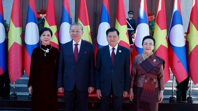 អគ្គលេខាបក្សឡាវ និងភរិយាបានអញ្ជើញជាអធិបតីក្នុងពិធីទទួលស្វាគមន៍អគ្គលេខាបក្ស To Lam និងភរិយា។