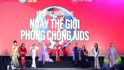 ດົນຕີ​ປະສານ​ສຽງ​ໃນ​ຄ່ຳ​ຄືນ​ສະ​ເຫຼີ​ມສະຫຼອງ 35 ປີ​ແຫ່ງ​ວັນ​ຕອບ​ສະໜອງ​ພະຍາດ​ເອດ​ຂອງ​ຫວຽດນາມ