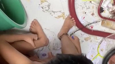 Dak Lak: Objasnění případu otce, který připoutal své dítě ve špinavé místnosti