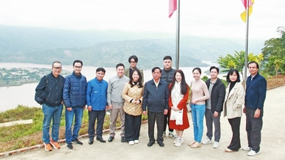 Национальная администрация туризма Вьетнама изучает развитие продуктов общественного туризма в Дьенбьене