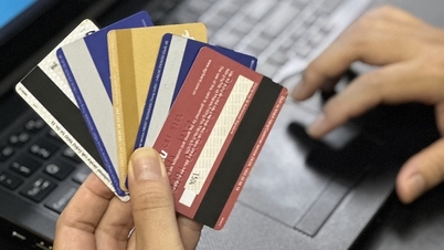 آج، 1 دسمبر سے، بہت سے بینک 500,000 VND/ماہ سے کم بیلنس والے اکاؤنٹس کے لیے انتظامی فیس وصول کرتے ہیں۔