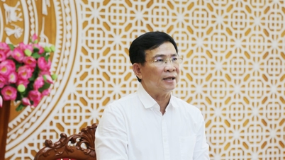 Der Vorsitzende des Volkskomitees der Provinz Lam Dong, Ho Van Muoi, forderte einen drastischen und schnellen Wiederaufbau und die Instandsetzung von Häusern für die von Überschwemmungen betroffenen Menschen.