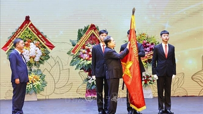 জাতীয় পরিষদের চেয়ারম্যান ট্রান থানহ মান: ট্রুথ ন্যাশনাল পলিটিক্যাল পাবলিশিং হাউস আদর্শিক ও তাত্ত্বিক ক্ষেত্রে তার অগ্রণী ভূমিকা নিশ্চিত করে।