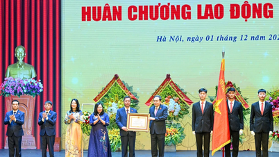 Nhà xuất bản Chính trị quốc gia Sự thật đón nhận Huân chương Lao động hạng Nhất