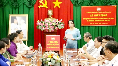 คณะกรรมการแนวร่วมปิตุภูมิเวียดนามประจำจังหวัดให้การสนับสนุนผู้ประสบภัยน้ำท่วม กองทุนเพื่อคนยากจน