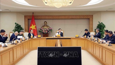 A nagyszabású projektek és munkálatok listájának áttekintése, jelentőségteljes üdvözlettel a 14. Nemzeti Pártkongresszusra