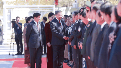 Genel Sekreter To Lam'ın Laos Demokratik Halk Cumhuriyeti'ne yaptığı devlet ziyareti için resmi karşılama töreni