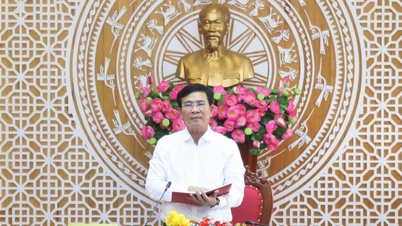 Ho Van Muoi, a Lam Dong tartományi népi bizottság elnöke drasztikus és gyors házépítést és -javítást kért az árvíz sújtotta emberek számára.