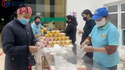 Panelas de mingau e lancheiras espalham amor.