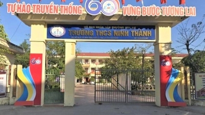 Wakil kepala sekolah dan guru diam-diam mengajar kelas tambahan di sekolah pada malam hari