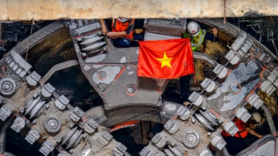 La tuneladora 'Lightning Speed' del proyecto de la línea 3 del metro ha llegado a la meta en la estación de Hanoi.