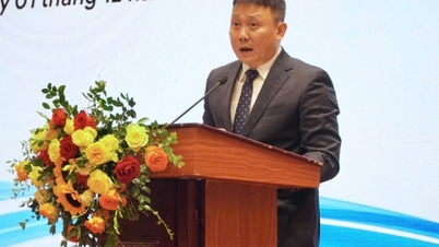 उद्योग और व्यापार में मानव संसाधनों के परिवर्तन का नेतृत्व करने के लिए प्रशिक्षण का पुनर्गठन