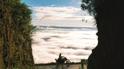 Ta Xua: Pico do Vento e a vista do mar de nuvens através do penhasco.