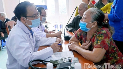 Komune Lap Vo: Pemeriksaan kesehatan, pengobatan gratis, dan bingkisan untuk rumah tangga miskin dan hampir miskin