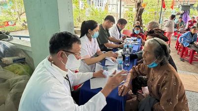 डाक लाक: "बाढ़ केंद्र" क्षेत्र के हजारों परिवारों के लिए निःशुल्क चिकित्सा जांच और उपचार