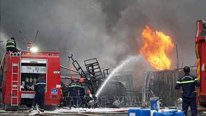Da Nang'daki konteyner sahasında büyük yangın