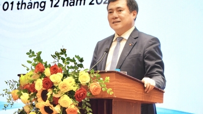 Timbalan Menteri Nguyen Sinh Nhat Tan: Sumber manusia adalah faktor utama bagi sektor Industri dan Perdagangan untuk membuat kejayaan.
