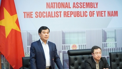 Заступник керівника апарату Національних зборів Нгуєн Мань Хунг працює в Групі військової промисловості та телекомунікацій