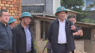 람동성 인민위원회 상임부위원장인 레 쫑 옌은 다 님 강 유역의 산사태를 점검하고 복구 작업을 지시했습니다.