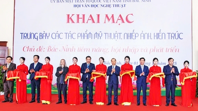 Vernisáž výstavy výtvarného umění, fotografie a architektury s tématem „Potenciál, integrace a rozvoj Bac Ninh“